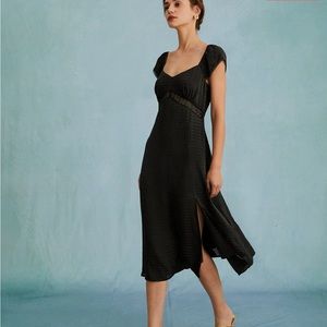 Rihoas The Black V Neck Lace Spliced Short Sleeve Midi Dress